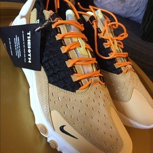 NIKE SNEAKERS, BRAND NEW WITH TAG